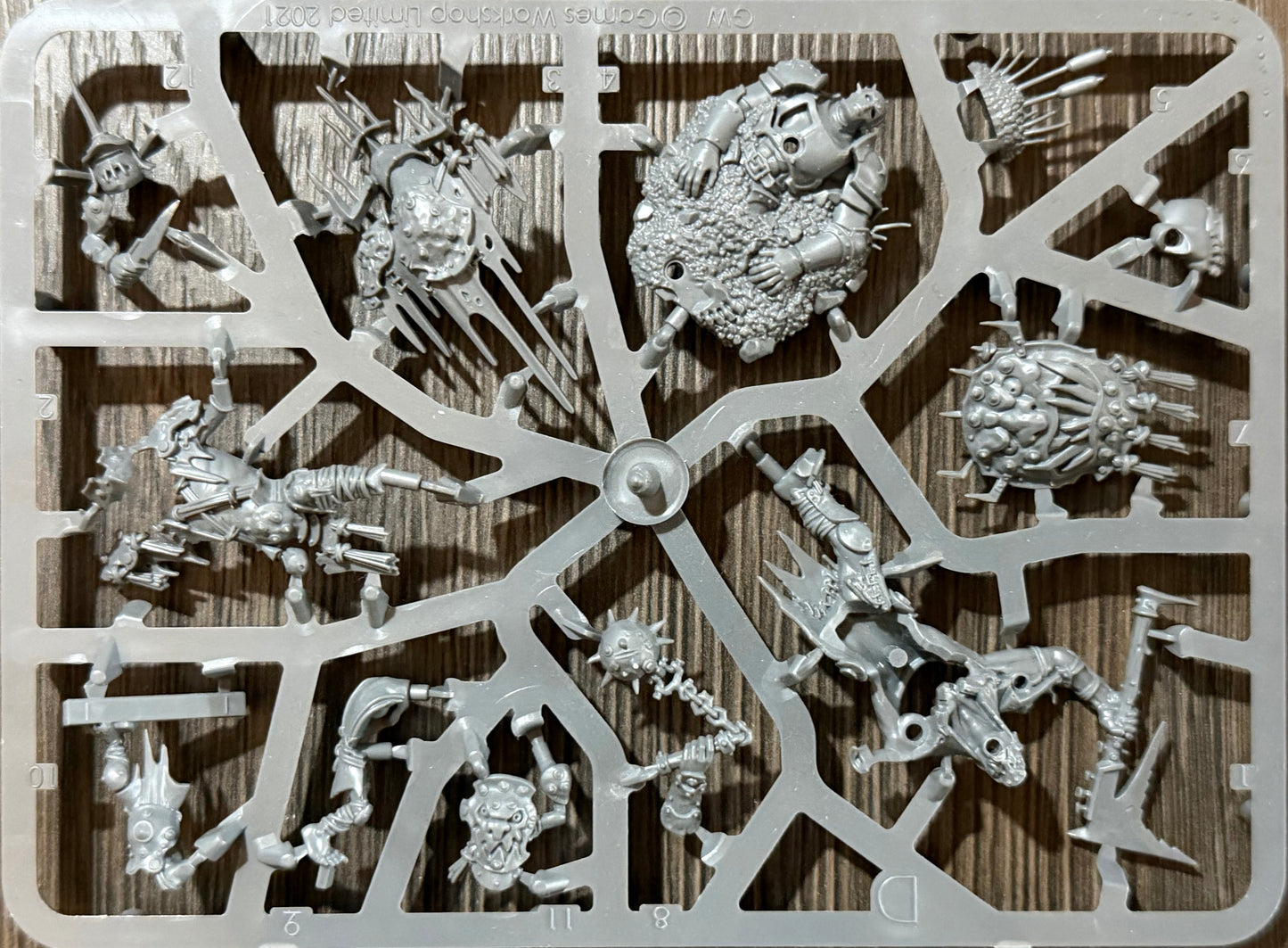 Warhammer Age of Sigmar Orruk Warclans Killaboss with Stab Grot